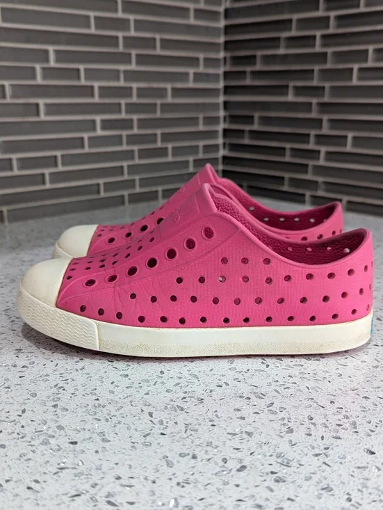Native Shoes Pink Jefferson Water Sneaker Sandal Spring Summer Girls Kids Sz 11 - Picture 3 of 10